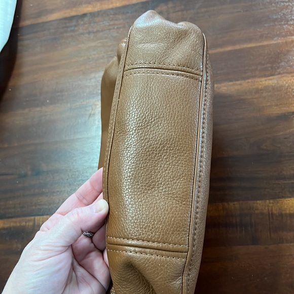 Michael Kors Leather Bag Brown Saffiano Gold Hardware & Tassel - Picture 10 of 14